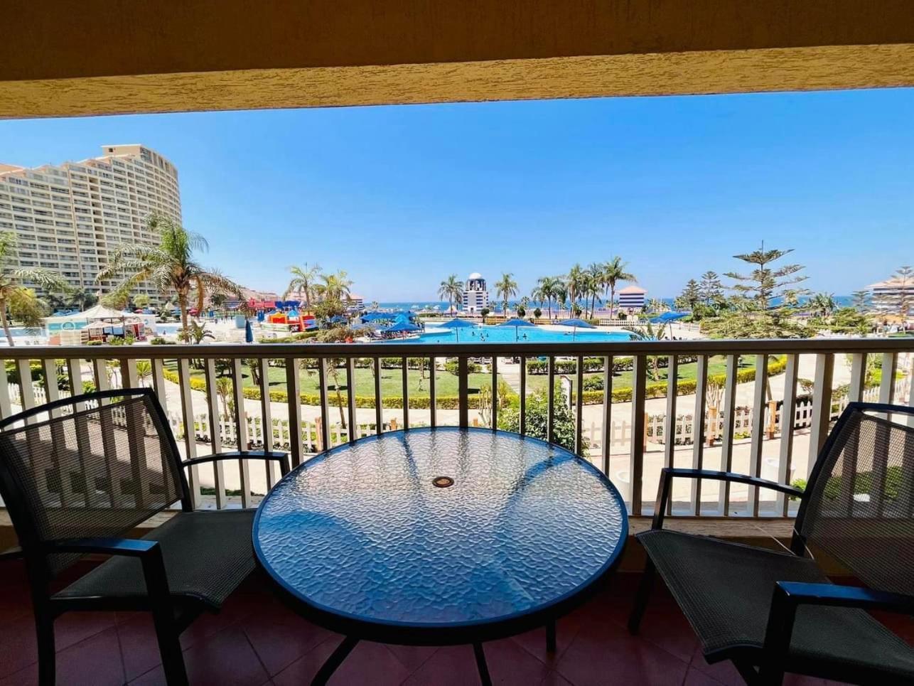 Porto Elsokhna Pyramids Seaview Апартаменти Айн-Сохна