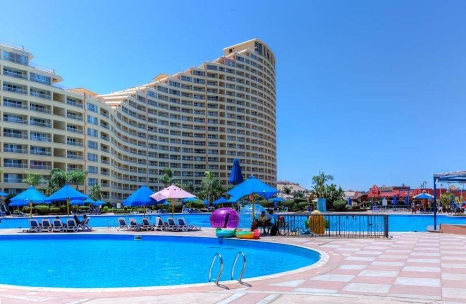 Porto Elsokhna Pyramids Seaview Апартаменти Айн-Сохна