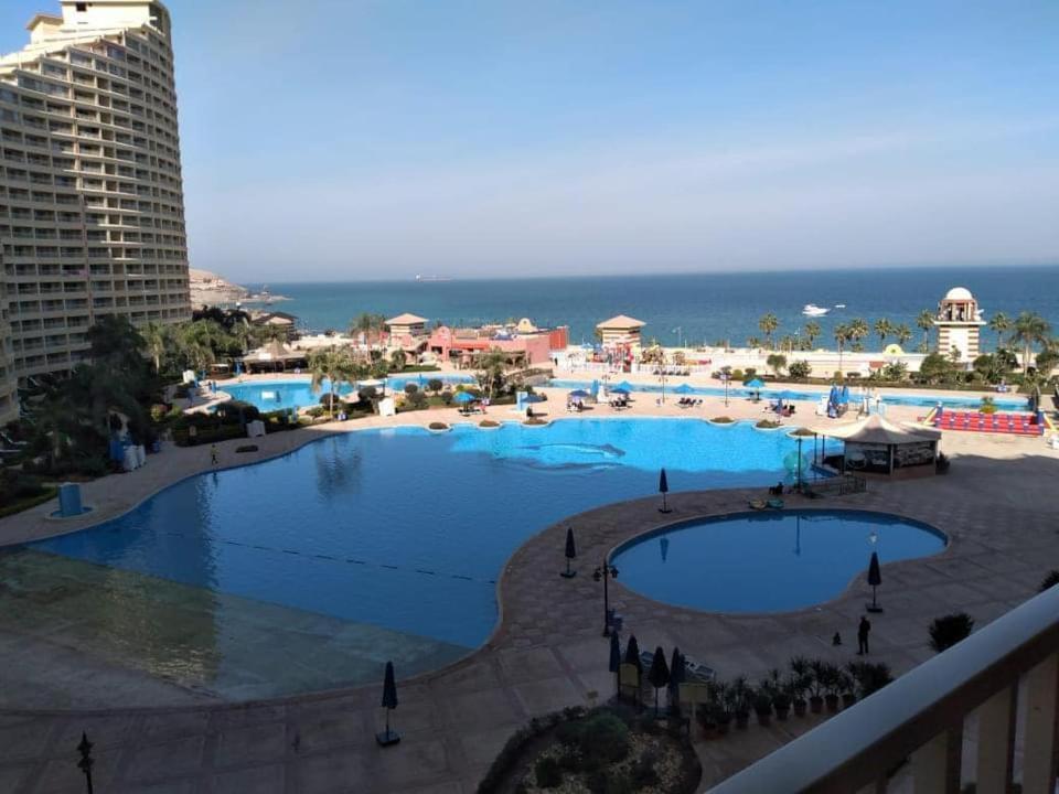 Porto Elsokhna Pyramids Seaview Апартаменти Айн-Сохна