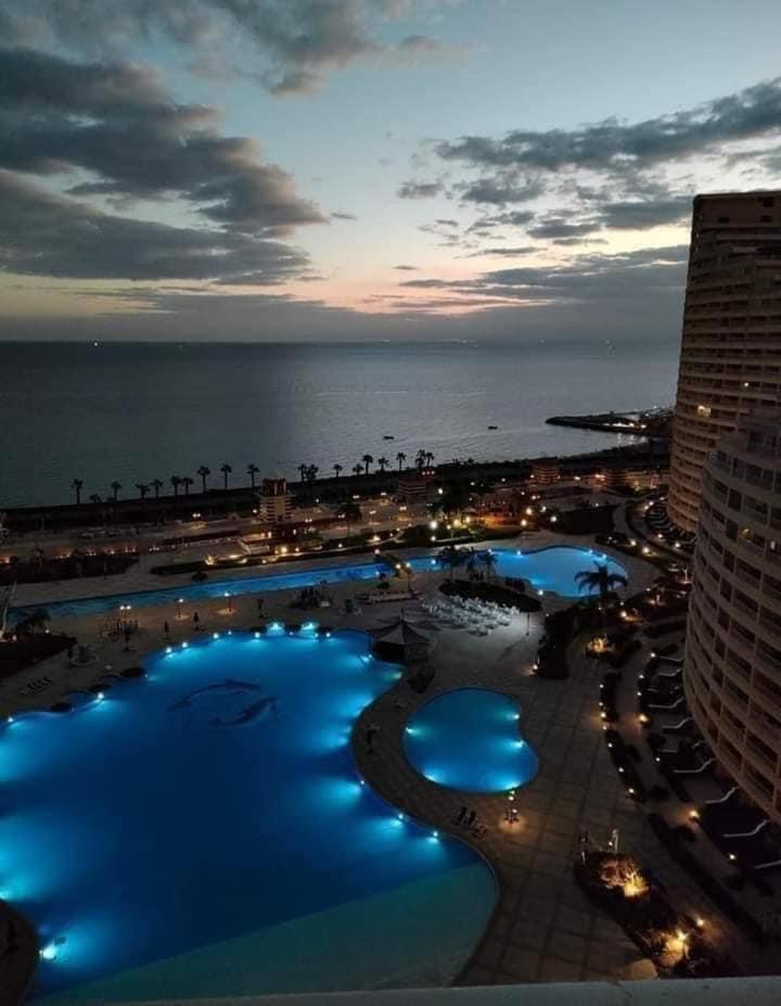 Porto Elsokhna Pyramids Seaview Апартаменти Айн-Сохна