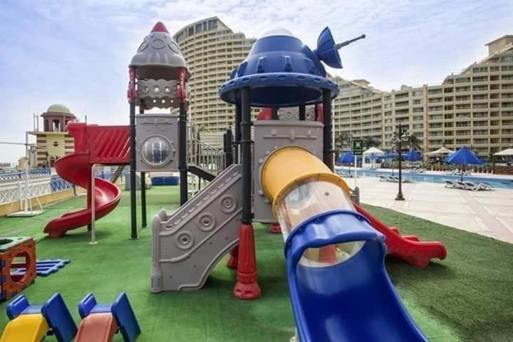 Porto Elsokhna Pyramids Seaview Апартаменти Айн-Сохна